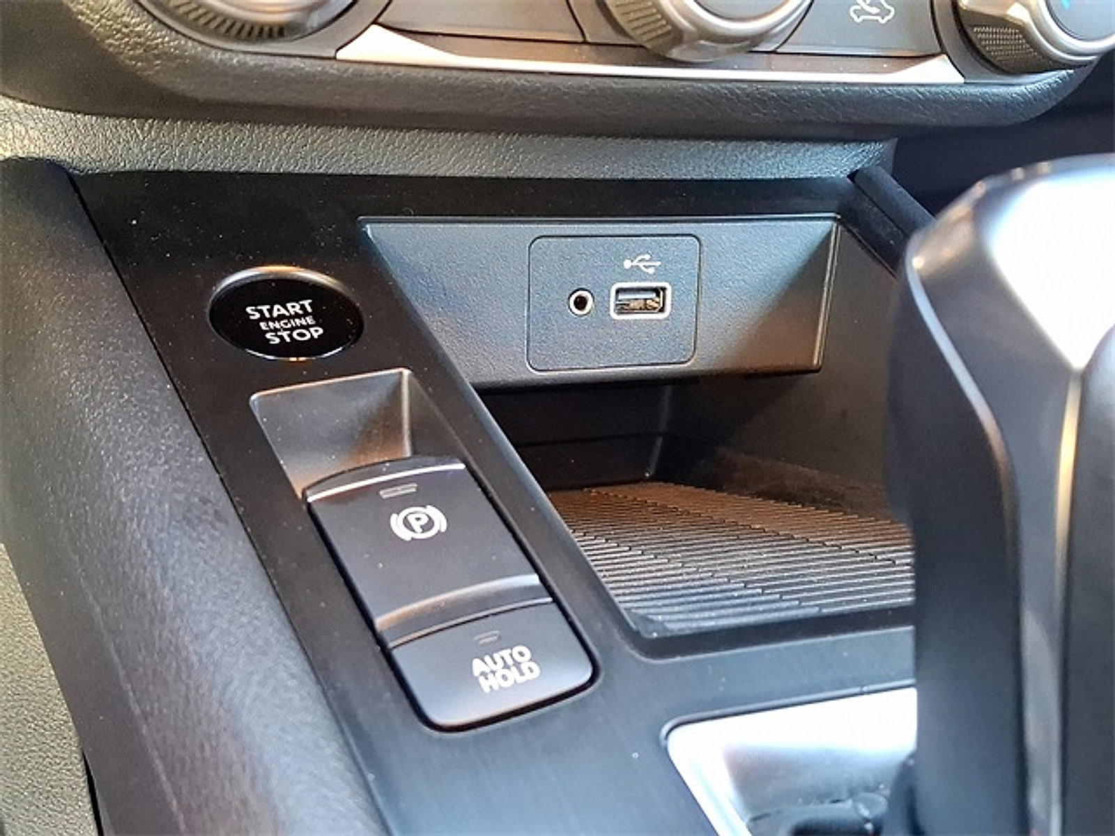 Certified 2025 Nissan Kicks S image 24