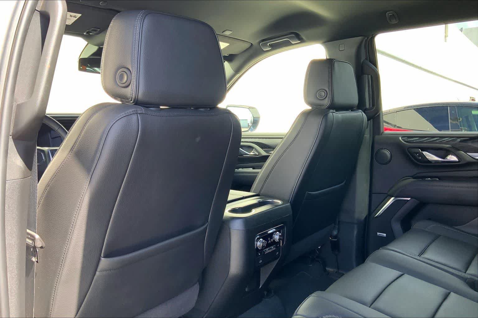 Used 2024 GMC Yukon Denali AWD/4WD image 12