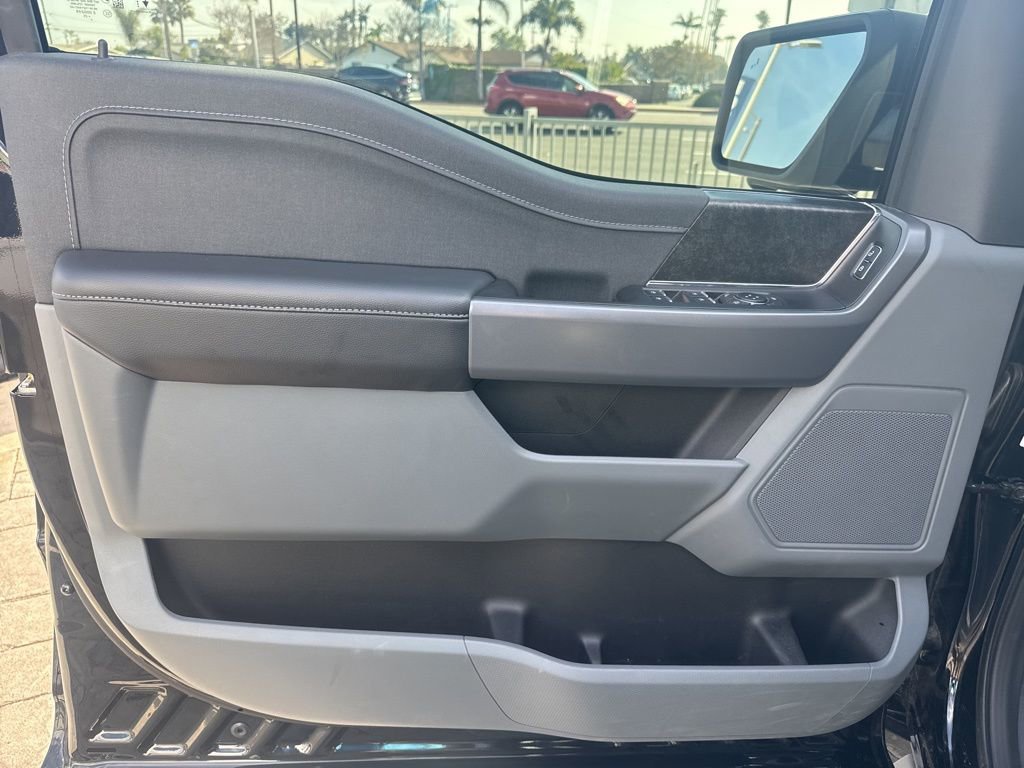 Used 2025 Ford F150 Lightning XLT AWD/4WD image 14