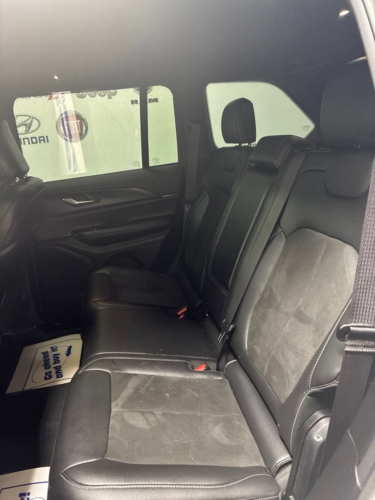 Used 2023 Jeep Grand Cherokee Altitude AWD/4WD image 25