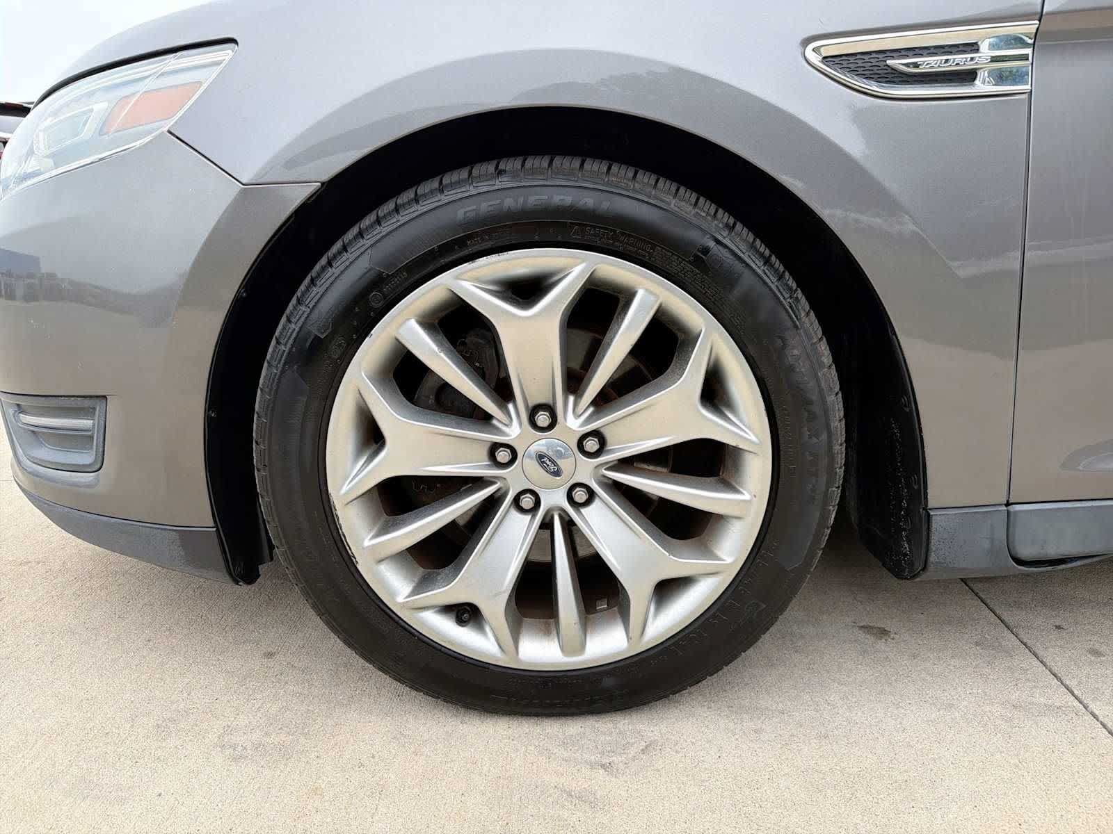 Used 2013 Ford Taurus Limited FWD image 10