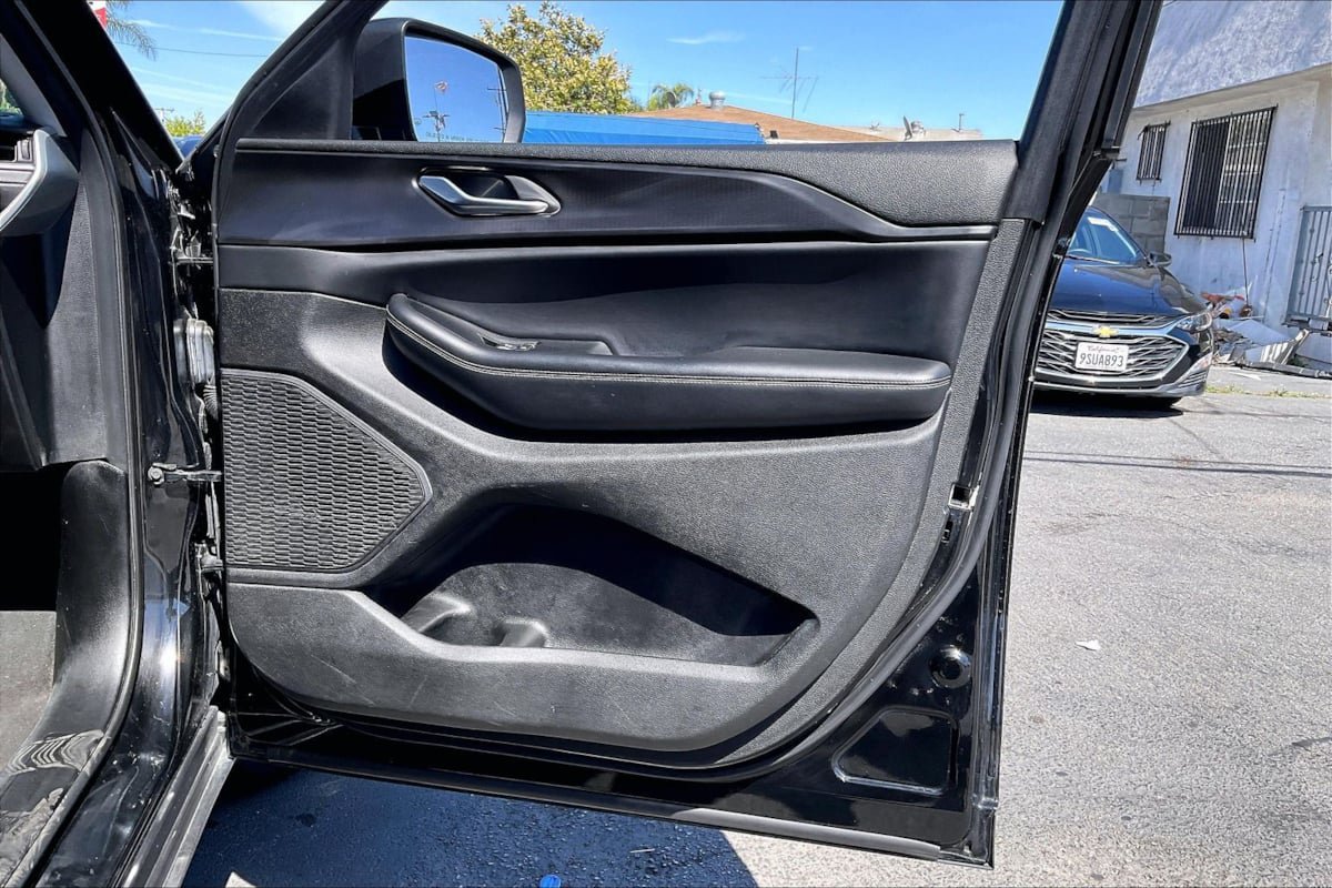 Used 2023 Jeep Grand Cherokee L Laredo w/ Luxury Tech Group I RWD image 24