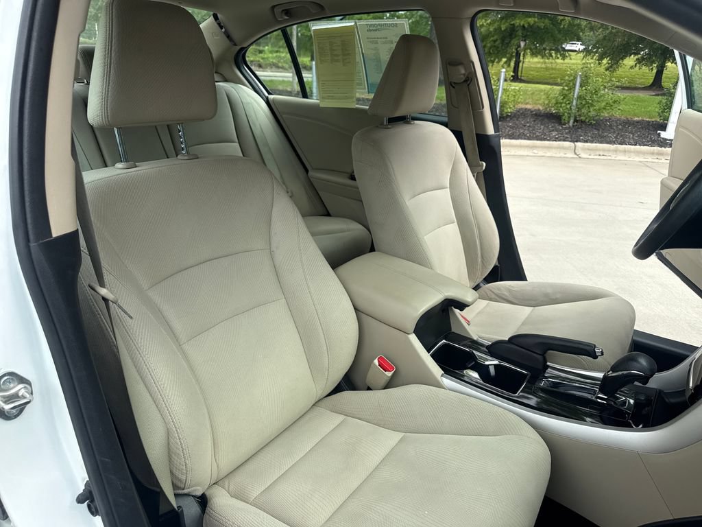 Used 2016 Honda Accord EX image 35