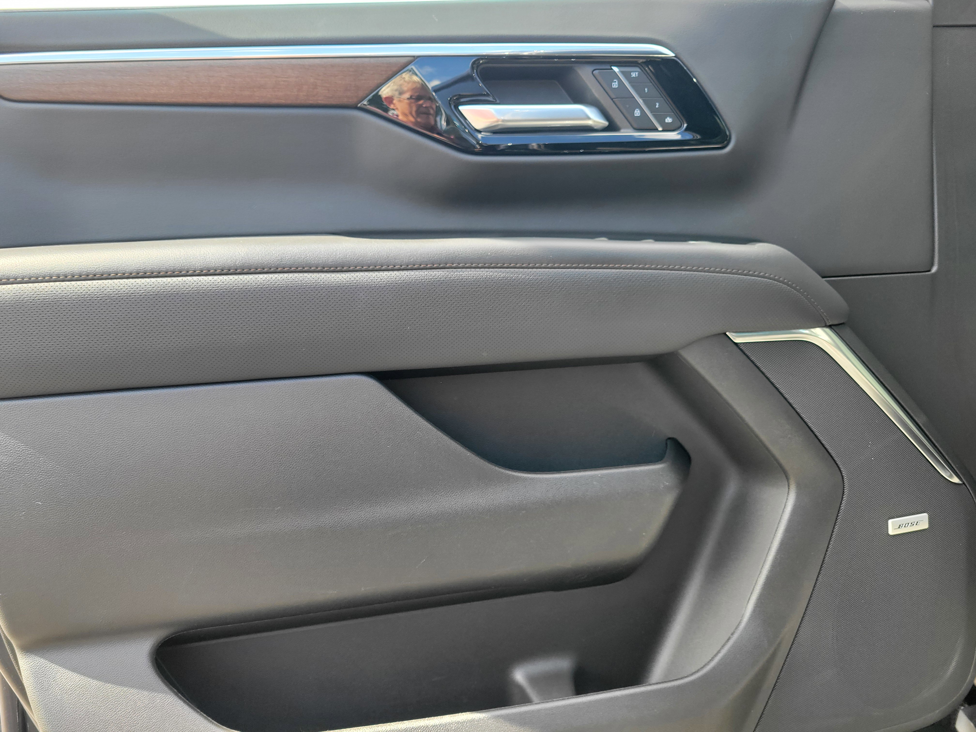Certified 2025 Chevrolet Suburban High Country image 31
