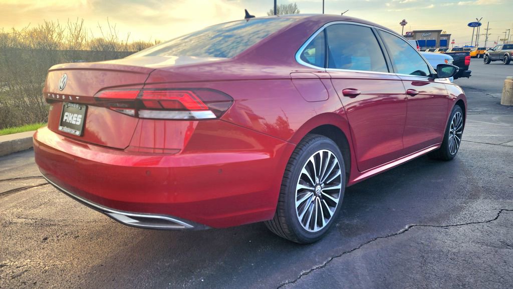 Used 2022 Volkswagen Passat 2.0T image 5