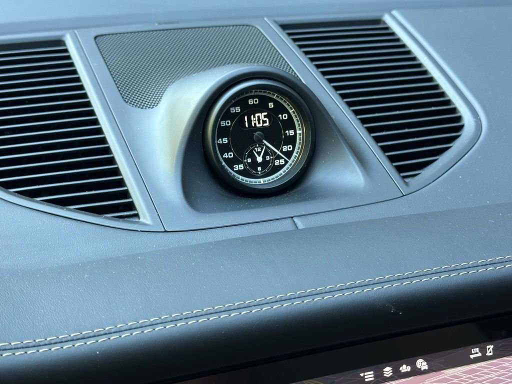 Certified 2025 Porsche Macan image 25