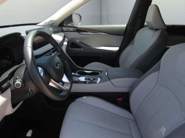 Used 2026 INFINITI QX60 Luxe w/ Family Package AWD/4WD image 16