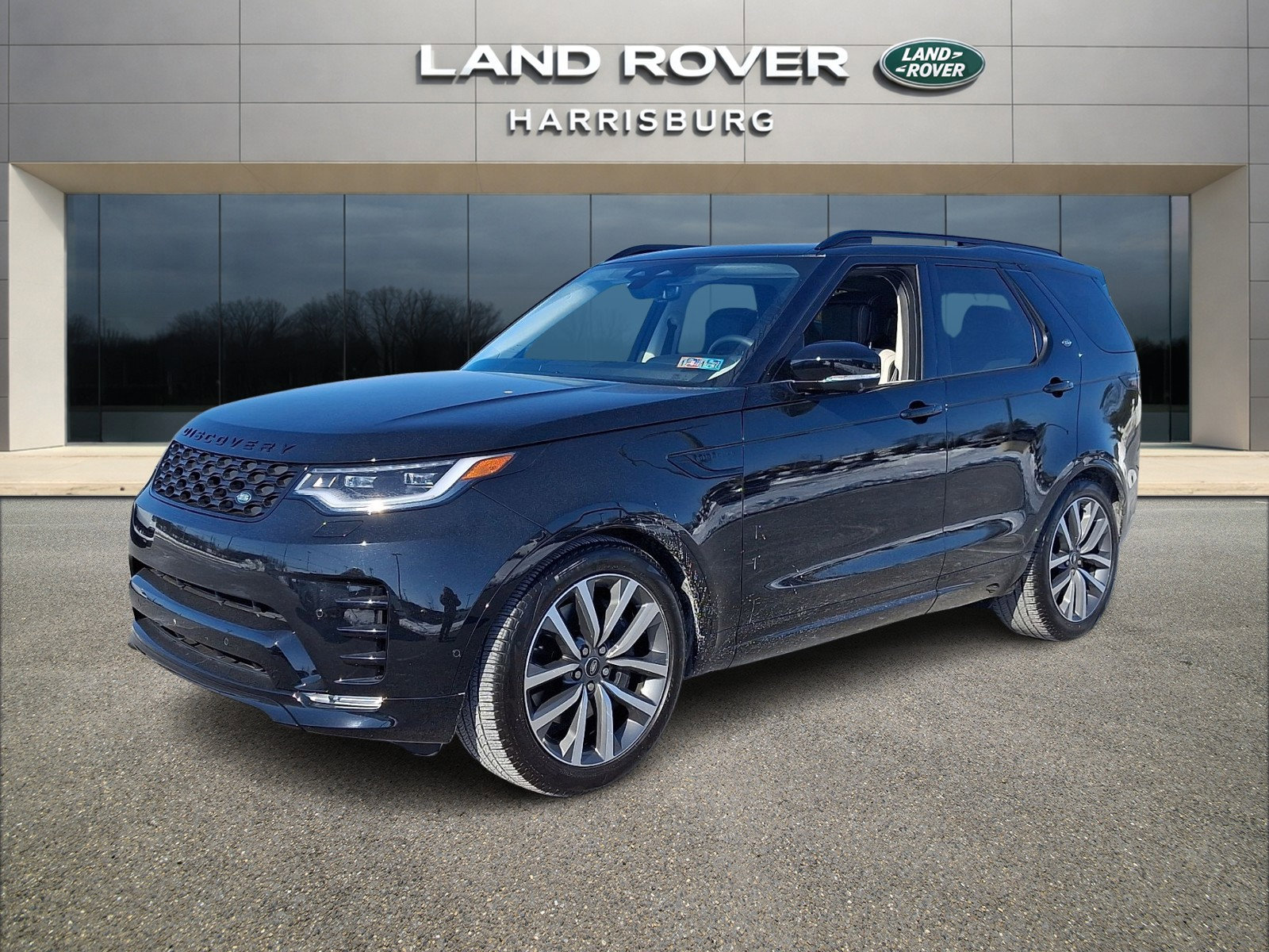 Used 2025 Land Rover Discovery Dynamic SE AWD/4WD image 1