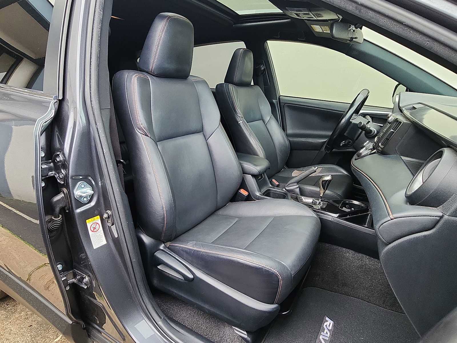 Used 2018 Toyota RAV4 SE AWD/4WD image 26
