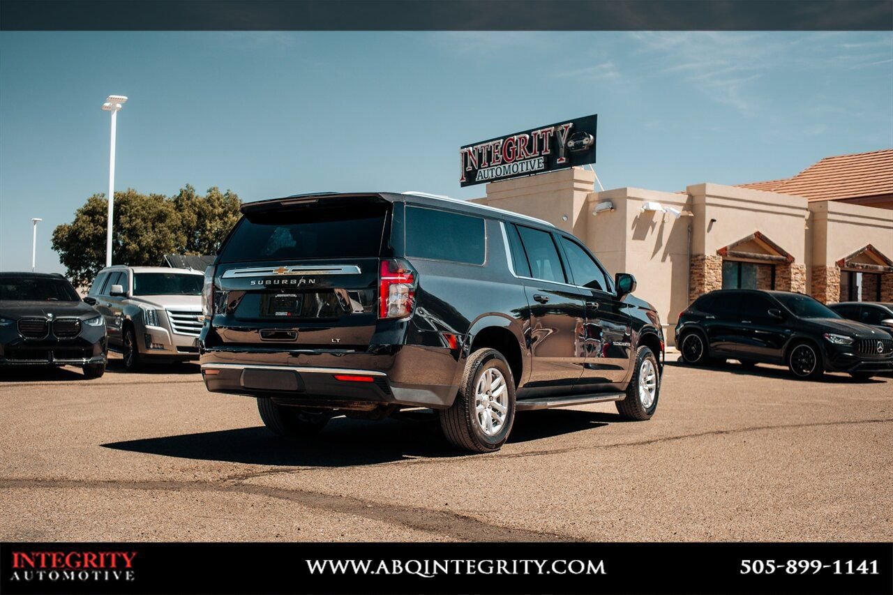 Used 2024 Chevrolet Suburban LT RWD image 7