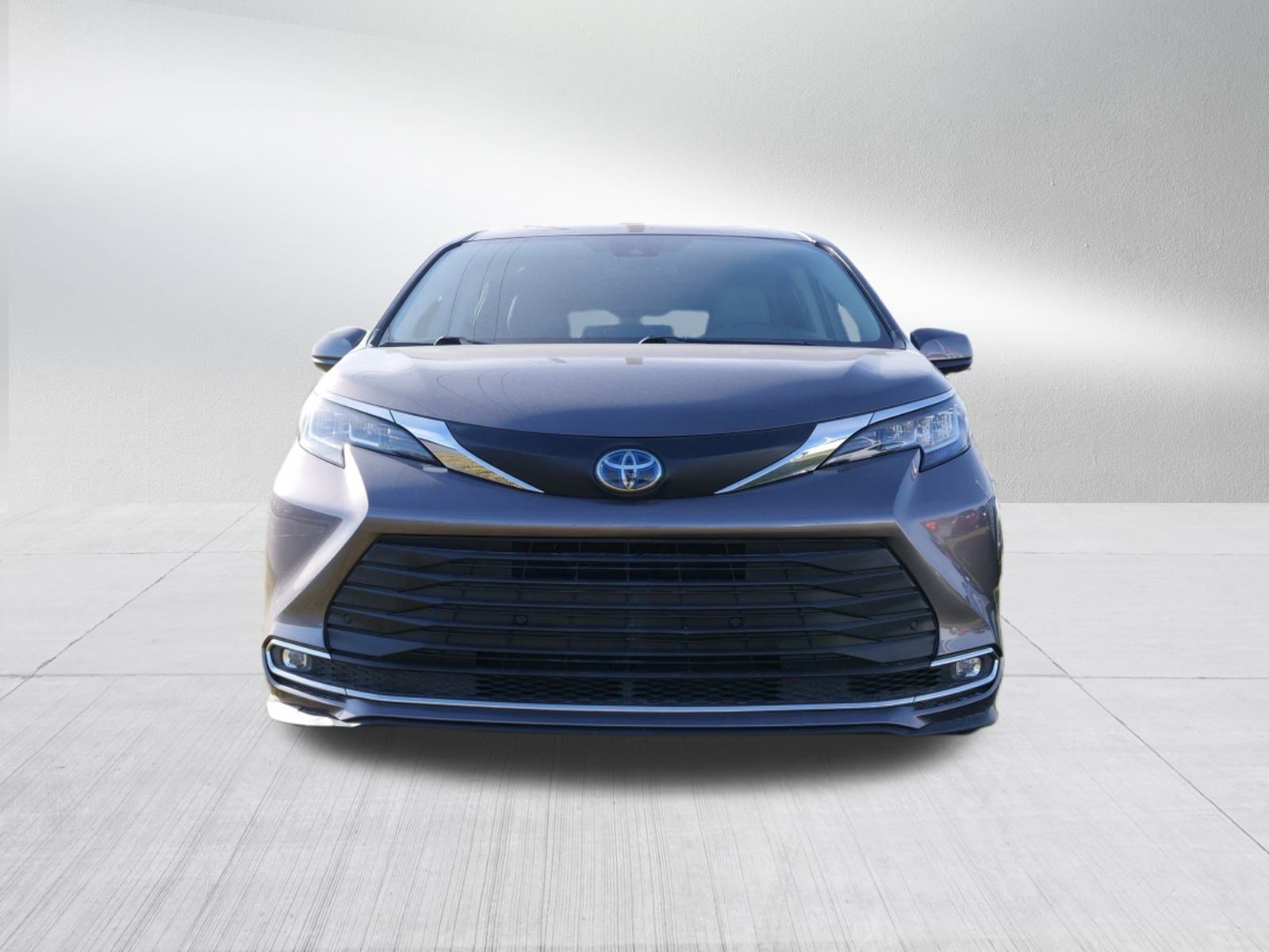Used 2021 Toyota Sienna XLE FWD image 8
