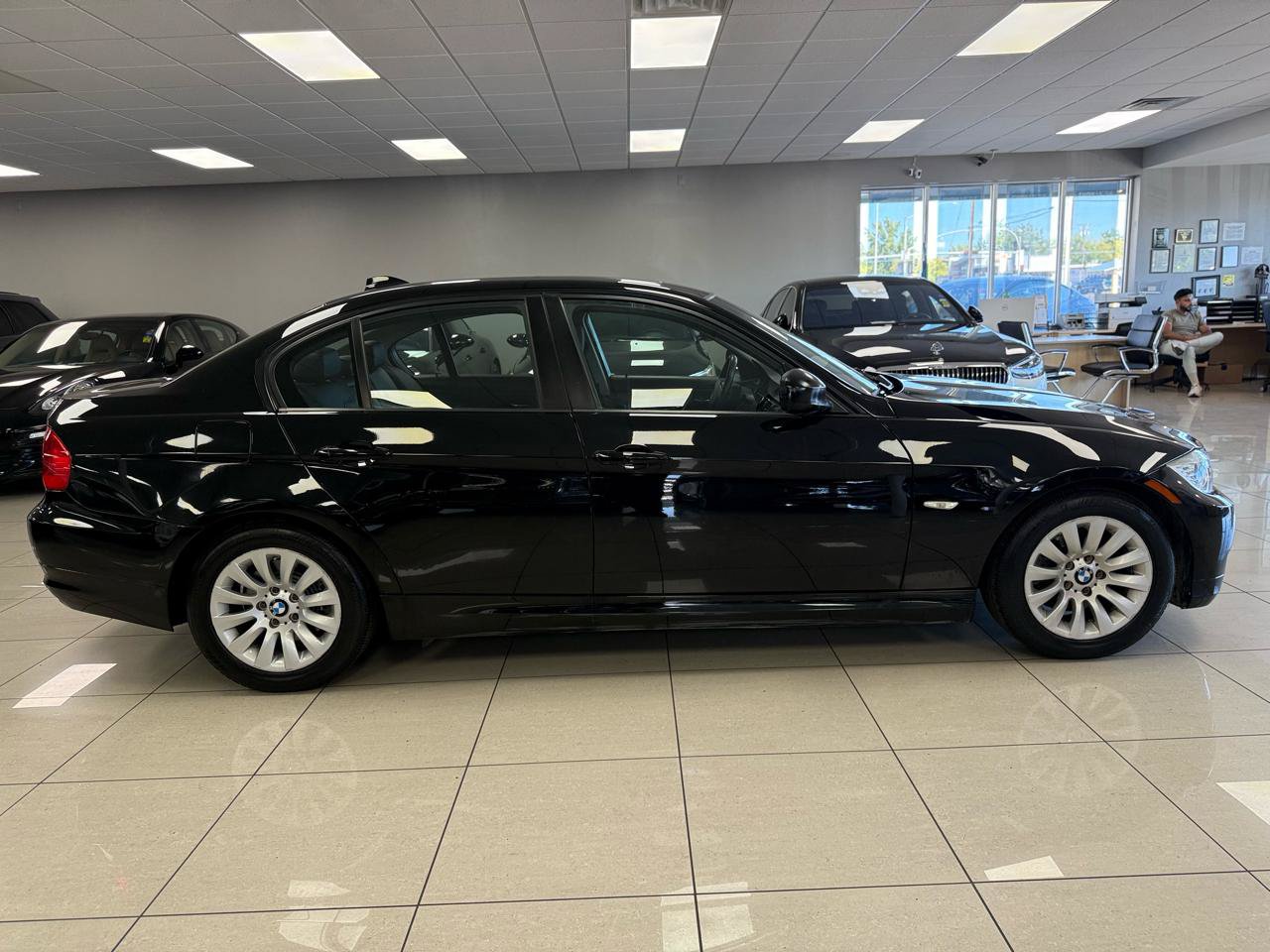 Used 2009 BMW 328i Sedan RWD image 2