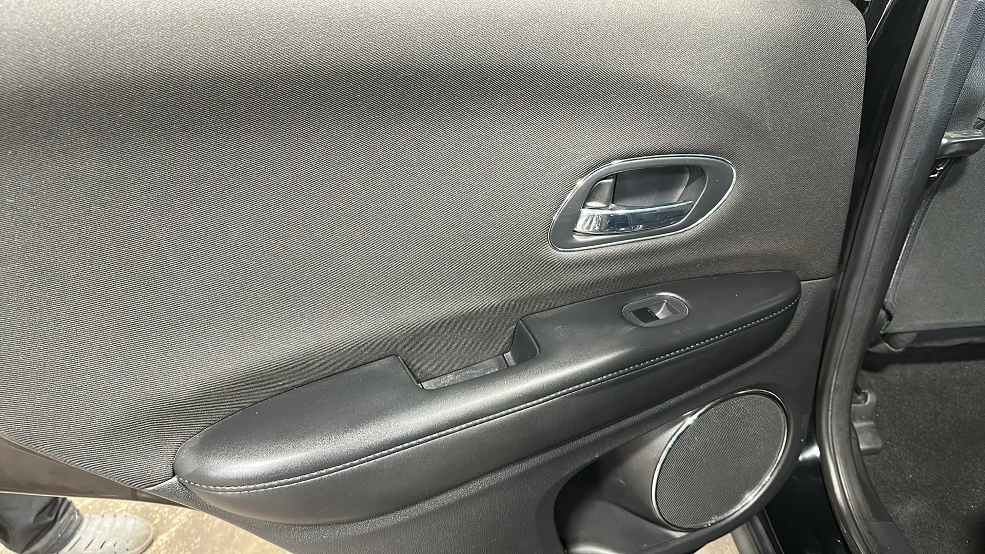 Used 2018 Honda HR-V EX image 12