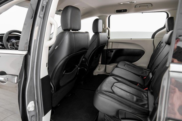 Used 2019 Chrysler Pacifica Touring-L FWD image 35