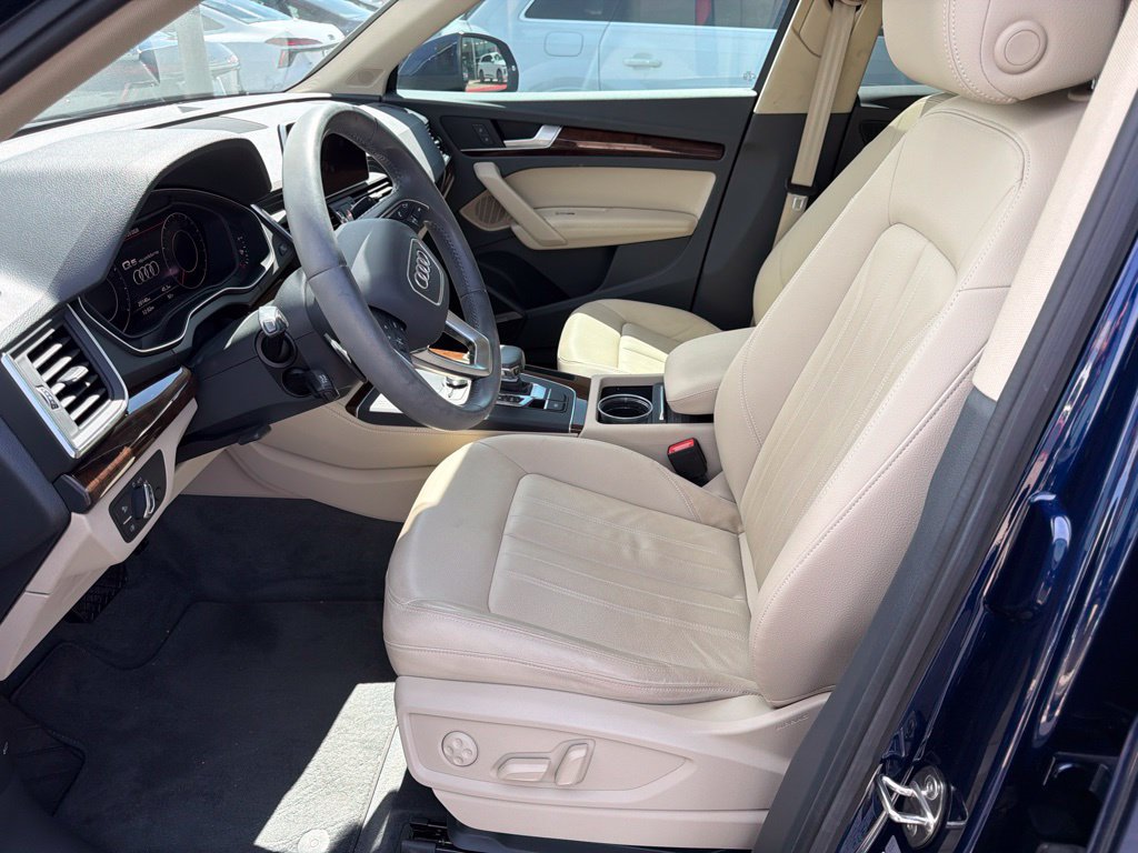 Used 2020 Audi Q5 2.0T Premium Plus w/ Premium Plus Package AWD/4WD image 7