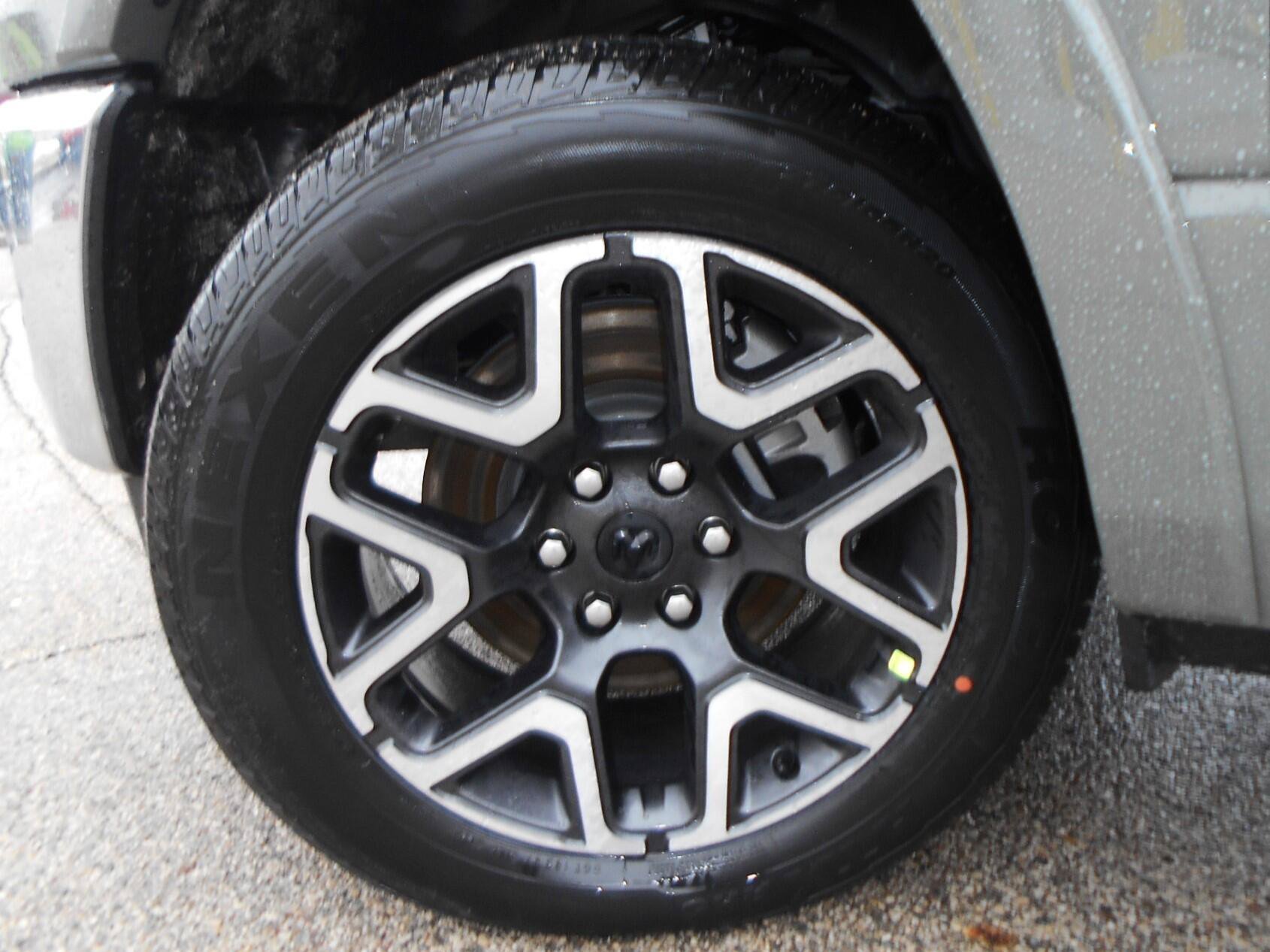 New 2026 RAM 1500 Laramie AWD/4WD image 12