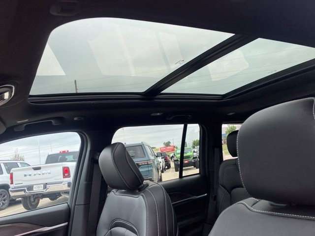 New 2026 Jeep Grand Cherokee Limited w/ Limited Altitude Package AWD/4WD image 22
