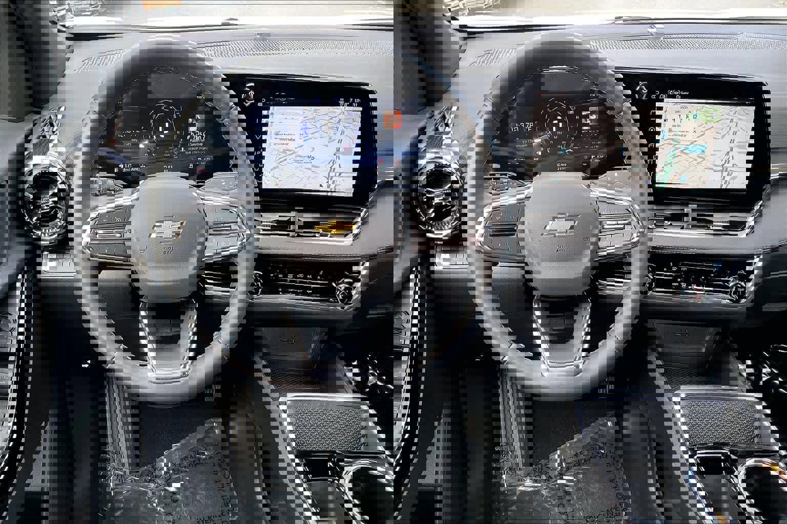 Used 2025 Chevrolet Equinox LT w/ Safety and Technology Package image 5