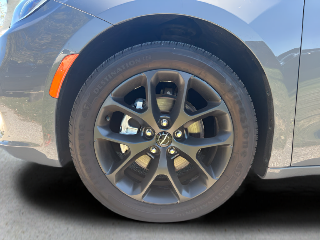 Used 2025 Chrysler Pacifica Limited FWD image 36
