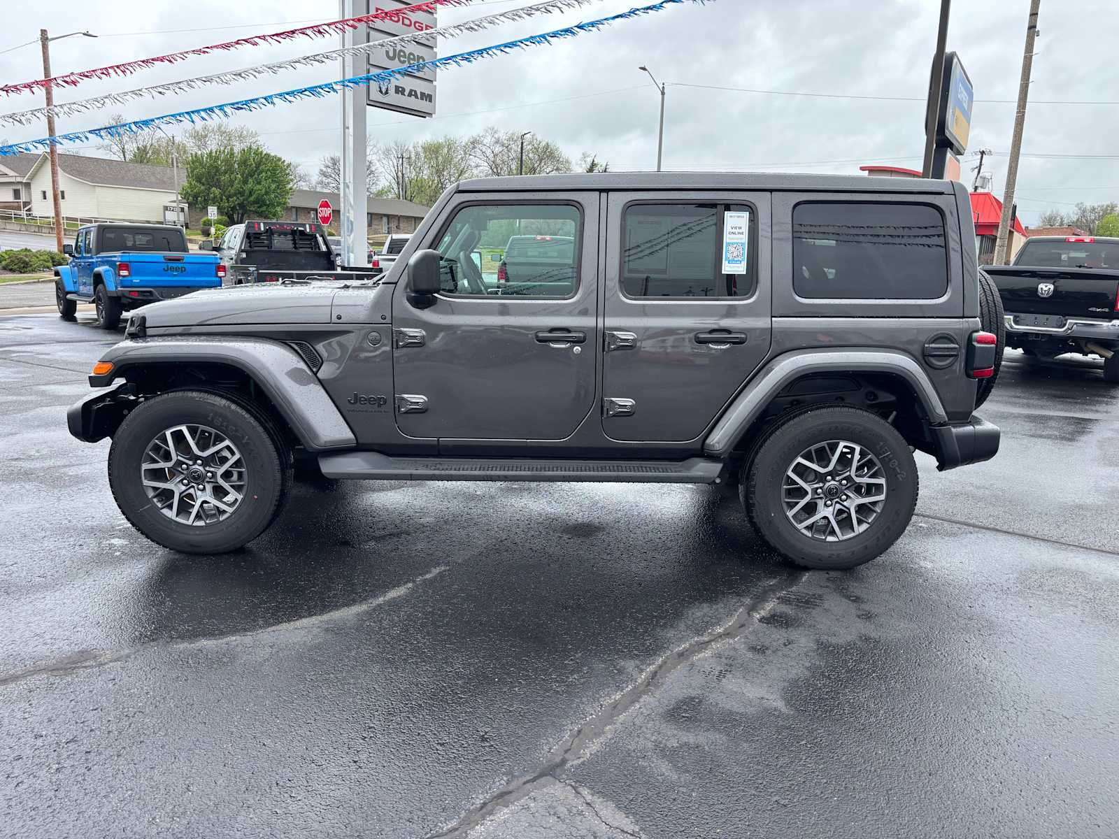 Used 2025 Jeep Wrangler Sahara image 5