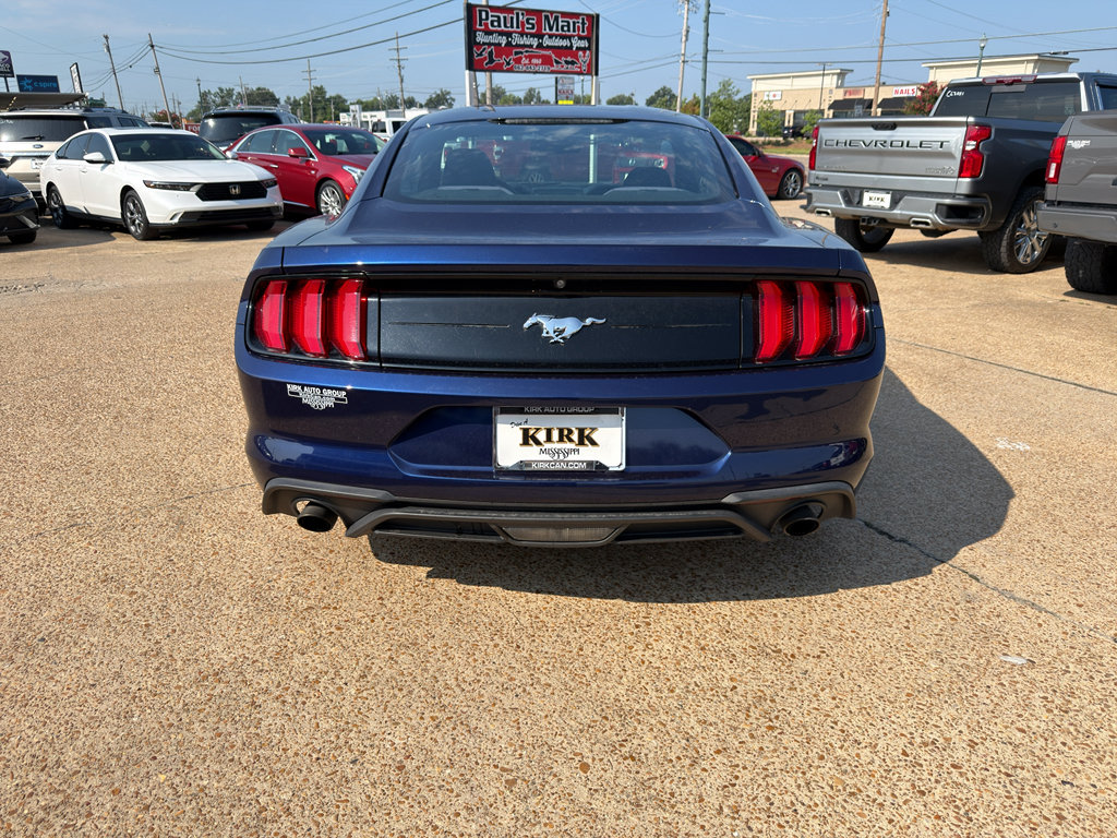 Used 2018 Ford Mustang Coupe RWD image 4