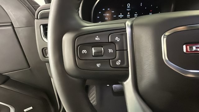 Used 2023 GMC Yukon SLT w/ SLT Luxury Package AWD/4WD image 15