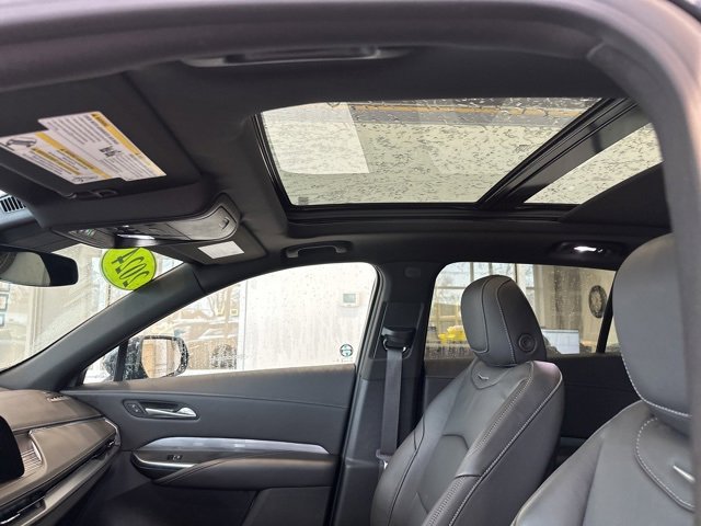 Used 2024 Cadillac XT4 Premium Luxury image 16