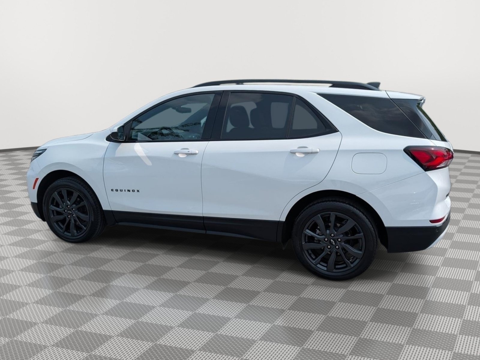 Used 2023 Chevrolet Equinox RS AWD/4WD image 2