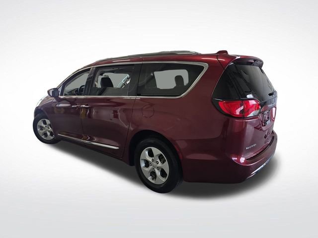 Used 2017 Chrysler Pacifica Touring-L Plus image 3