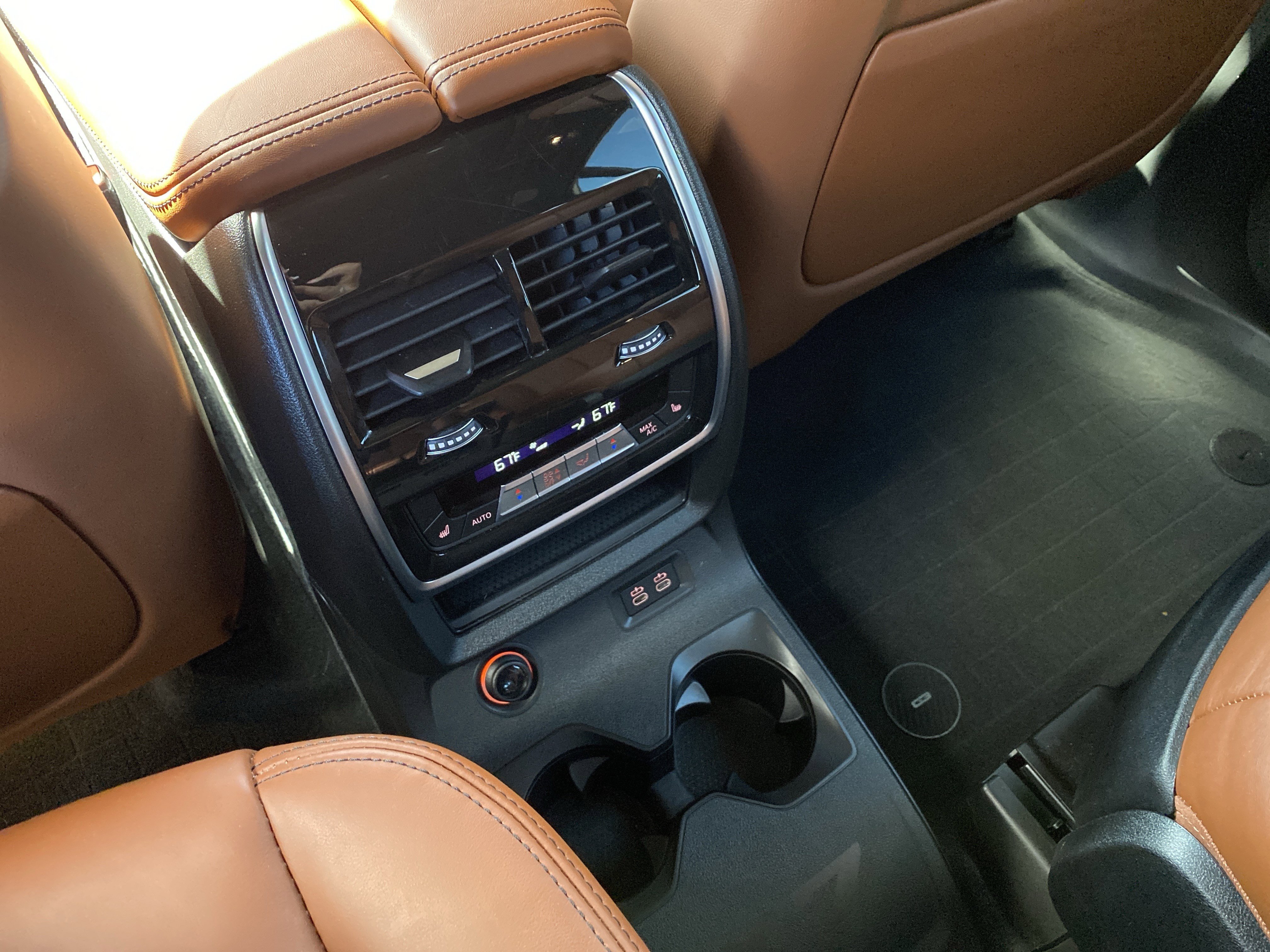 Used 2024 BMW X7 M60i w/ Executive Package image 27