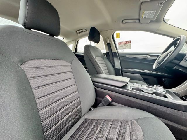 Used 2020 Ford Fusion SE image 12