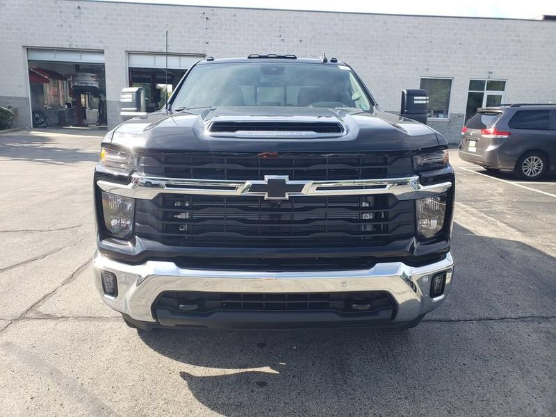 New 2026 Chevrolet Silverado 3500 LT w/ All Star Edition AWD/4WD image 2