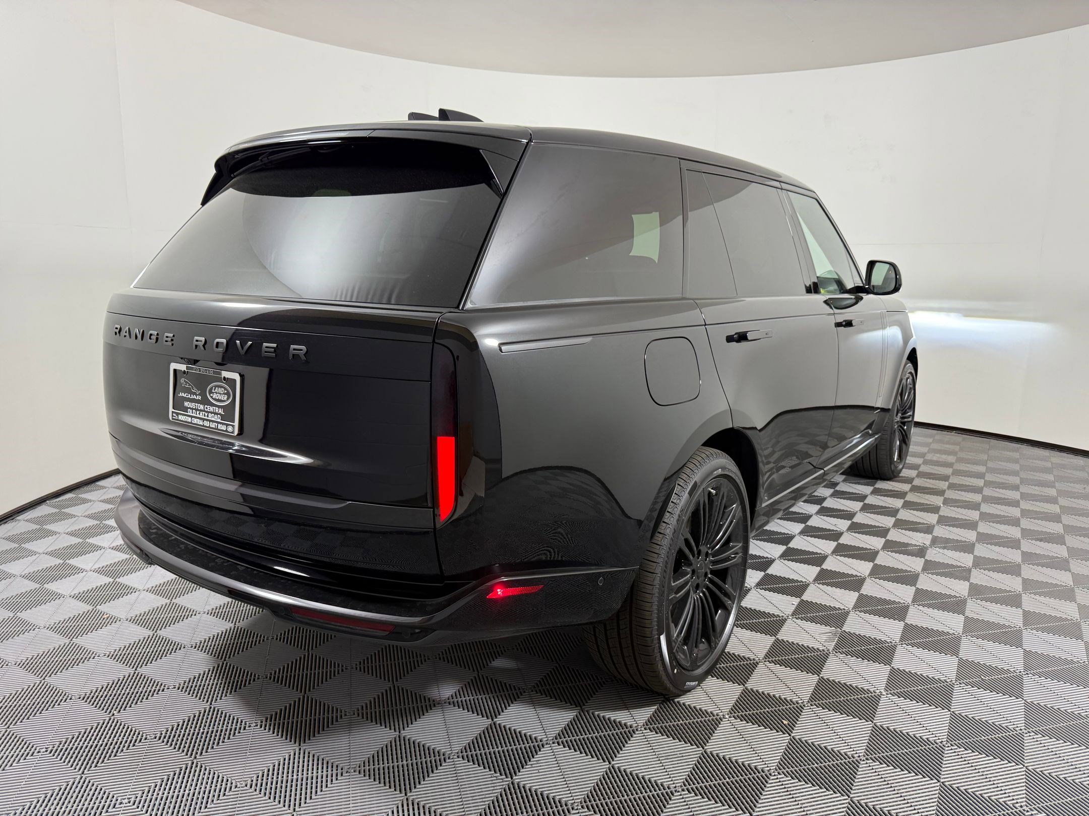 New 2026 Land Rover Range Rover Long Wheelbase SE image 10