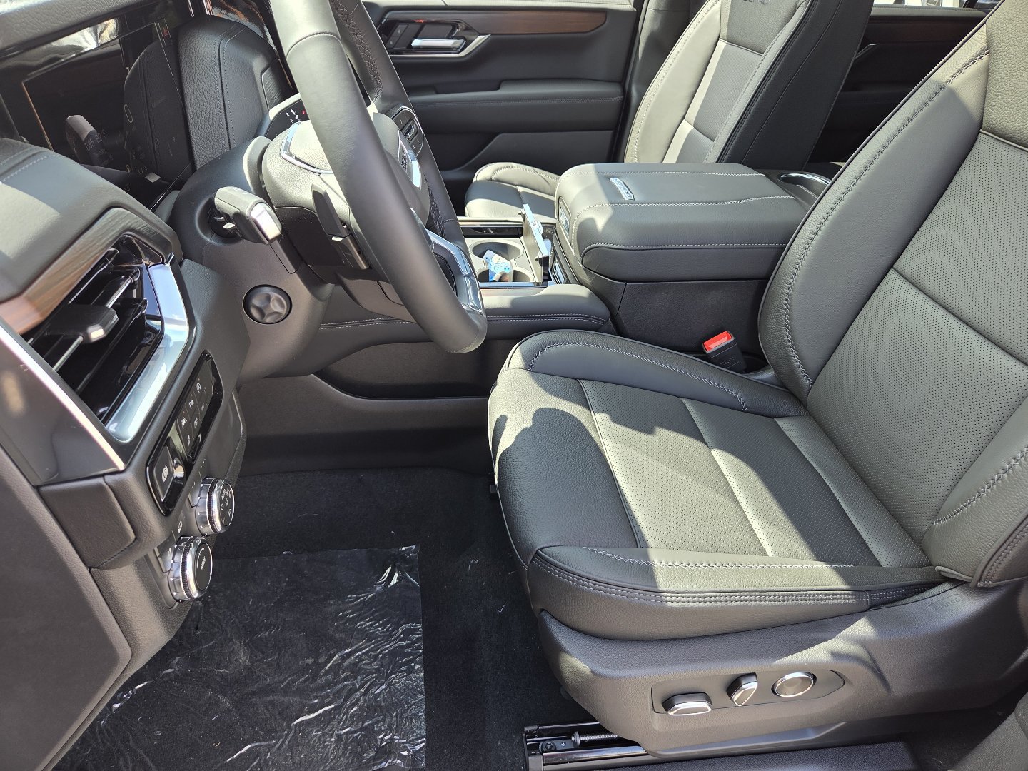 New 2026 GMC Yukon XL Denali w/ Sun & Power Step Package AWD/4WD image 28