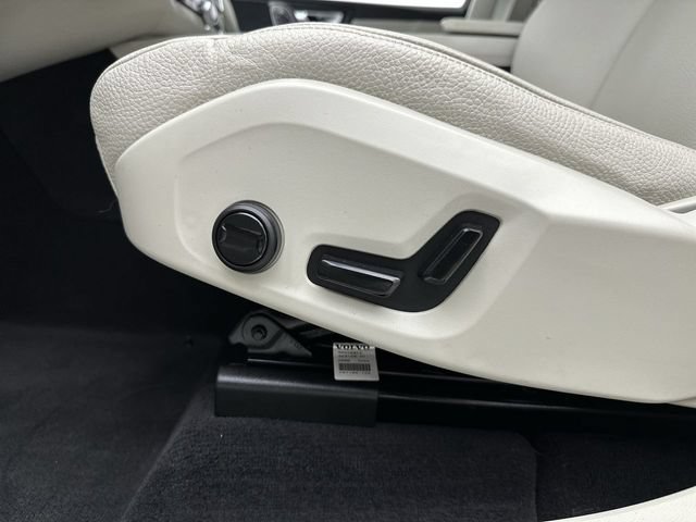 Used 2025 Volvo XC60 T8 Plus w/ Protection Package Premier AWD/4WD image 12