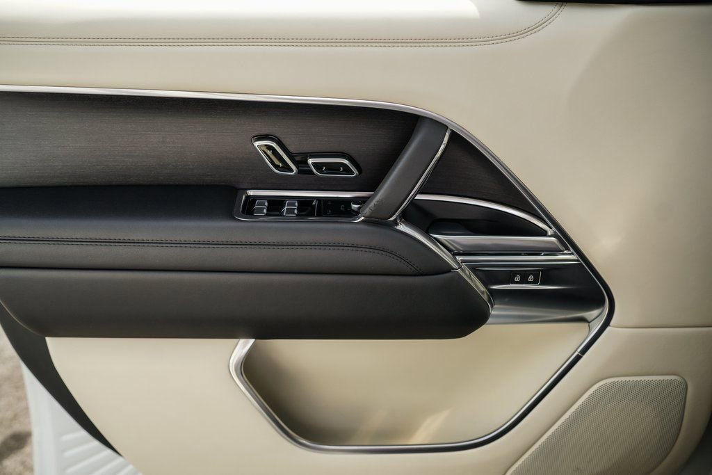 Used 2022 Land Rover Range Rover Long Wheelbase SE image 38