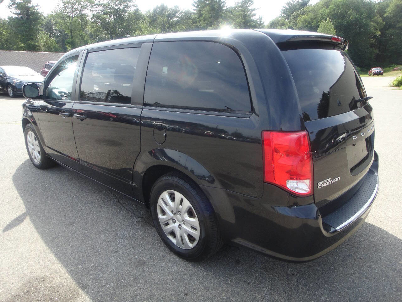 Used 2018 Dodge Grand Caravan SE w/ UConnect Hands-Free Group image 6