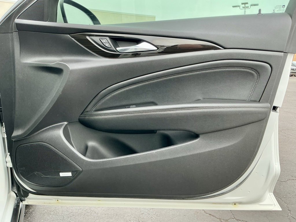 Used 2018 Buick Regal Essence w/ Driver Confidence Package #1 image 22