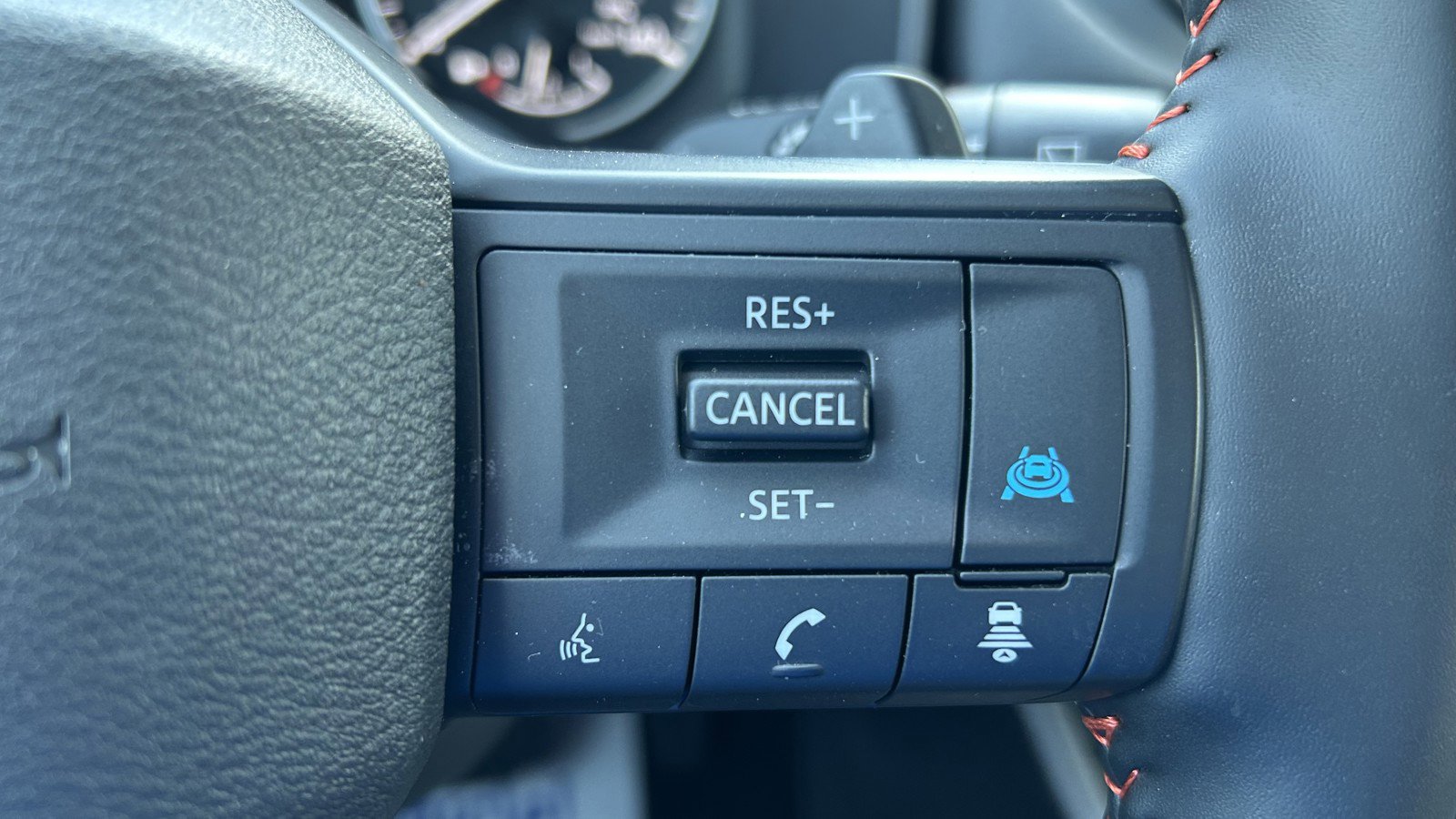 Used 2025 Nissan Rogue SV image 21