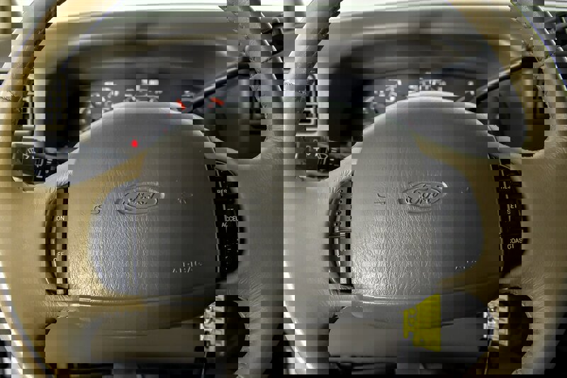 Used 2000 Ford F350 Lariat image 26