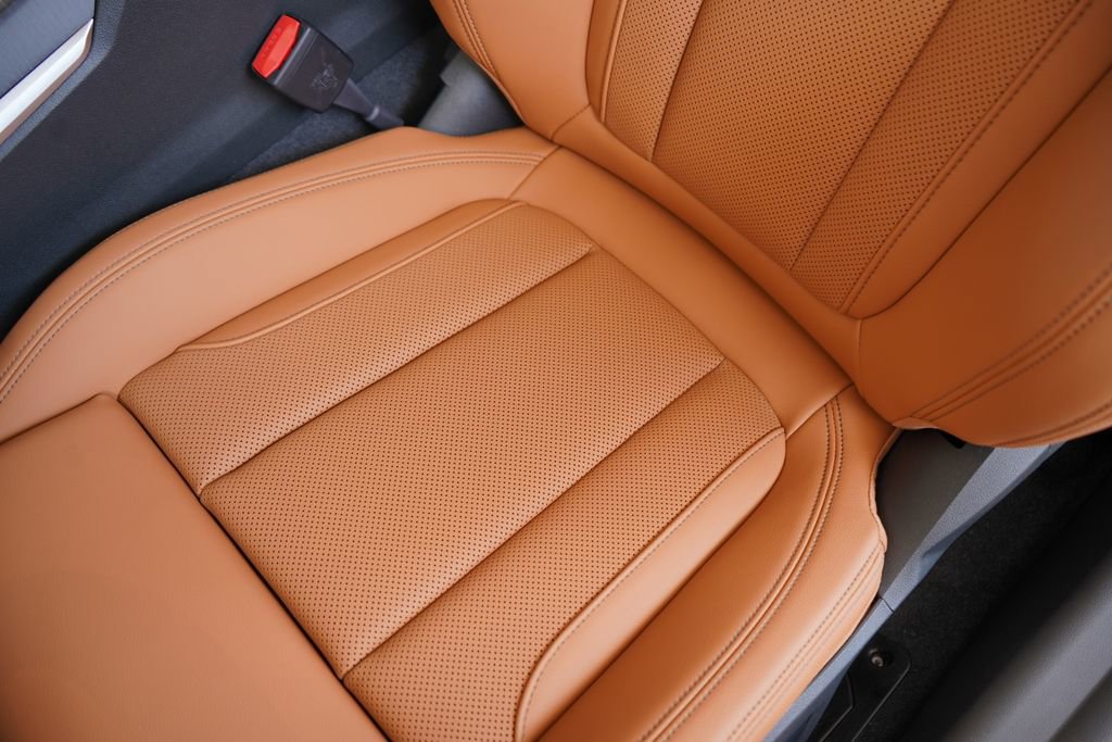 Used 2025 BMW 230i Coupe w/ Convenience Package image 11