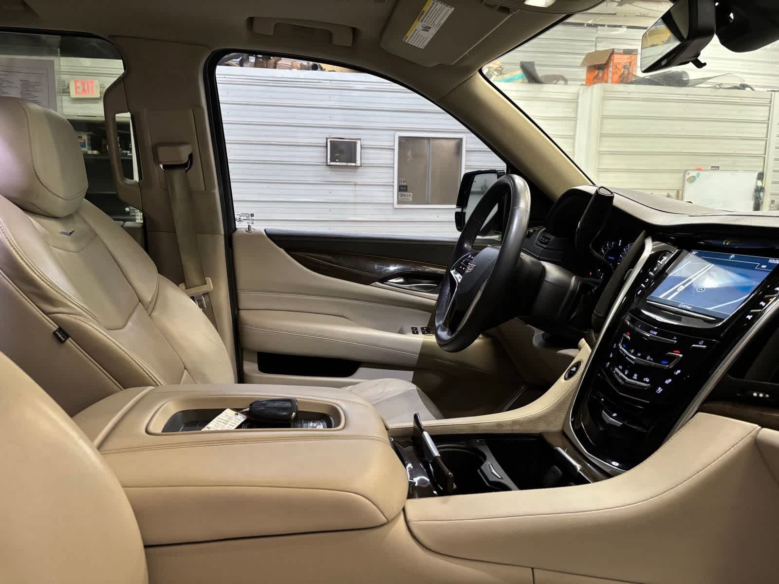 Used 2020 Cadillac Escalade ESV Luxury w/ Escalade Sport Edition AWD/4WD image 30