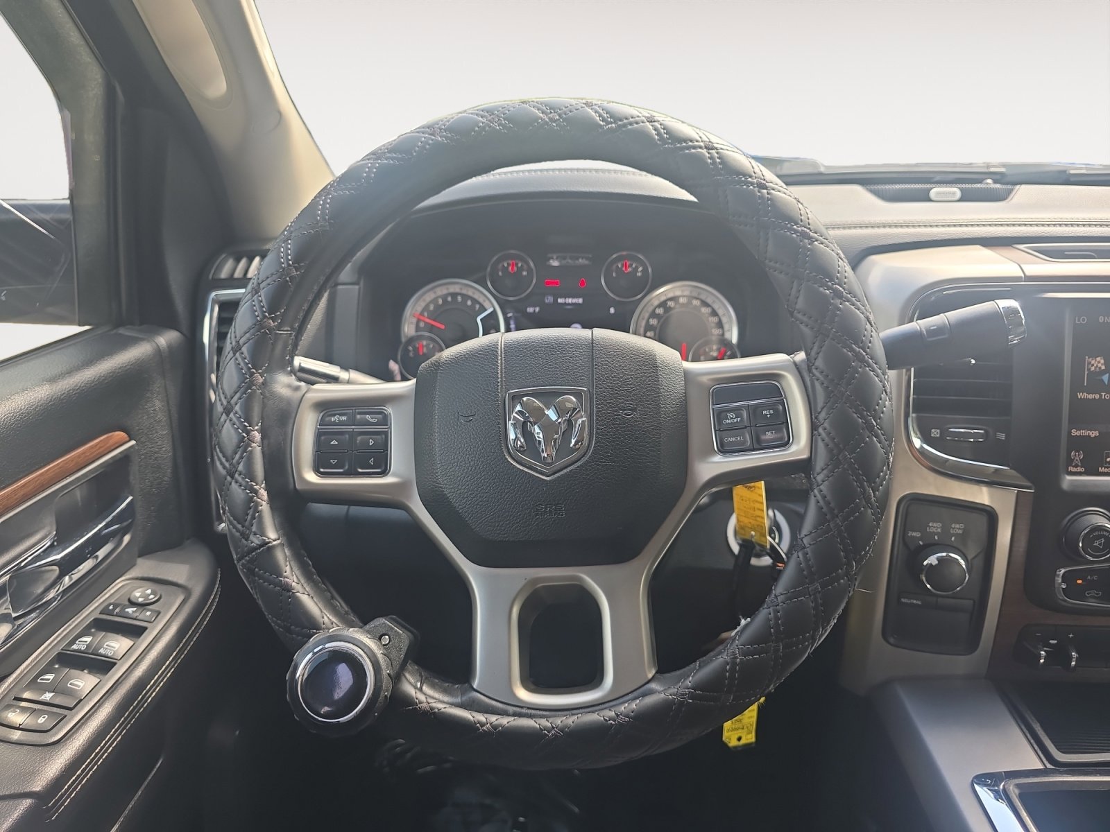 Used 2015 RAM 2500 Laramie w/ Convenience Group image 12