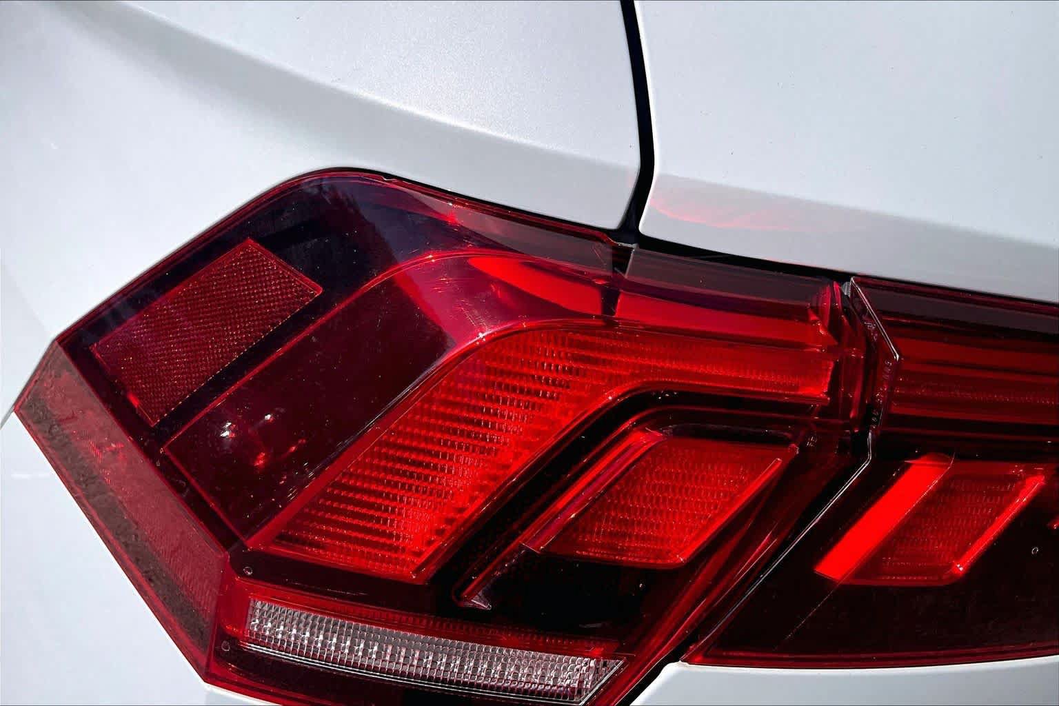 Used 2018 Volkswagen Tiguan SE FWD image 29