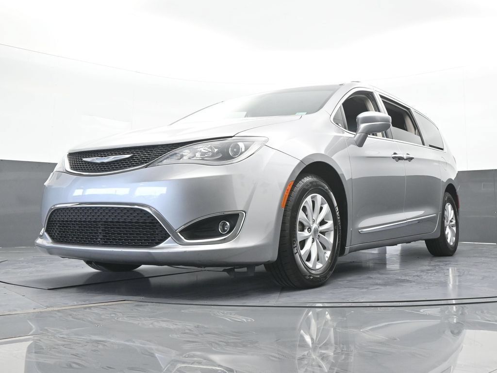 Used 2017 Chrysler Pacifica Touring-L FWD image 55