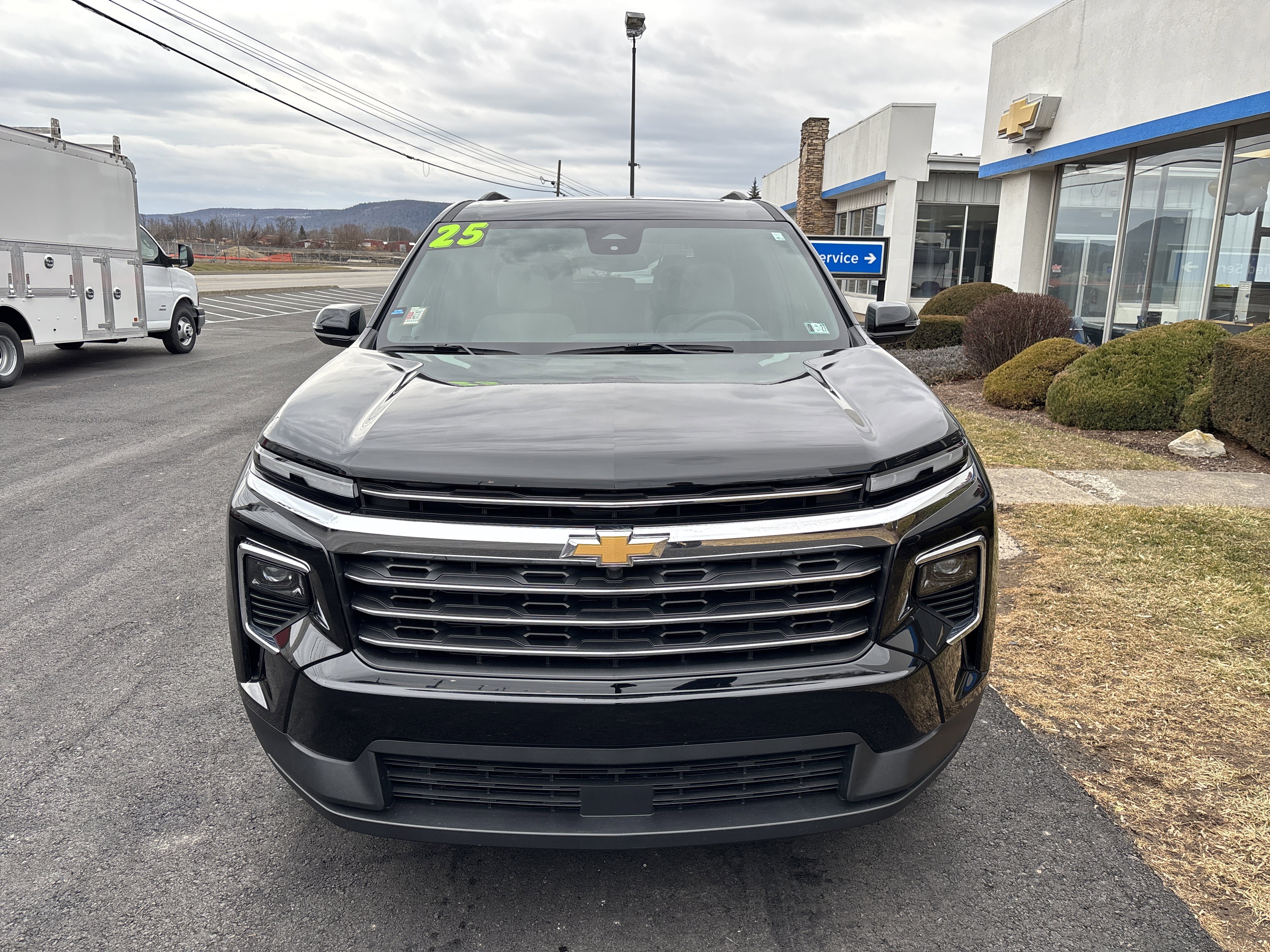 Used 2025 Chevrolet Traverse LT w/ Sun and Wheel Package image 17