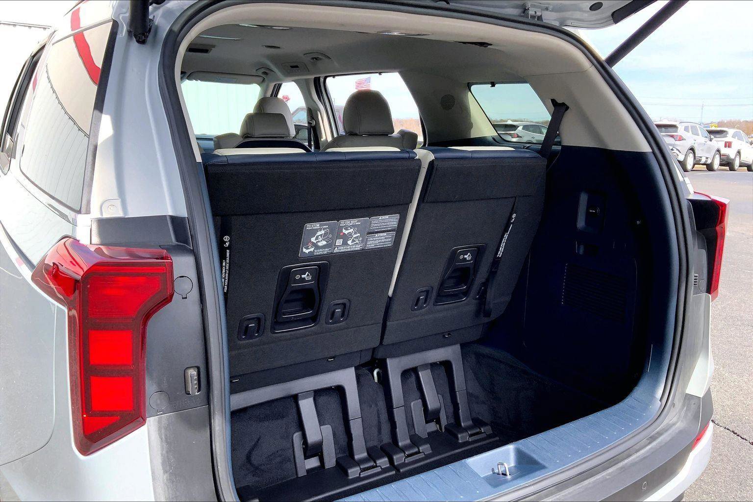 Used 2025 Kia Carnival EX image 12