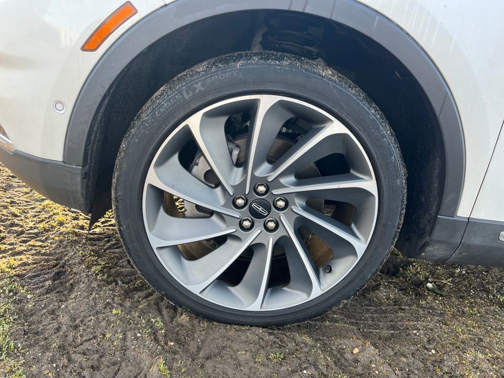 Used 2023 Lincoln Nautilus Reserve w/ Equipment Group 202A image 4