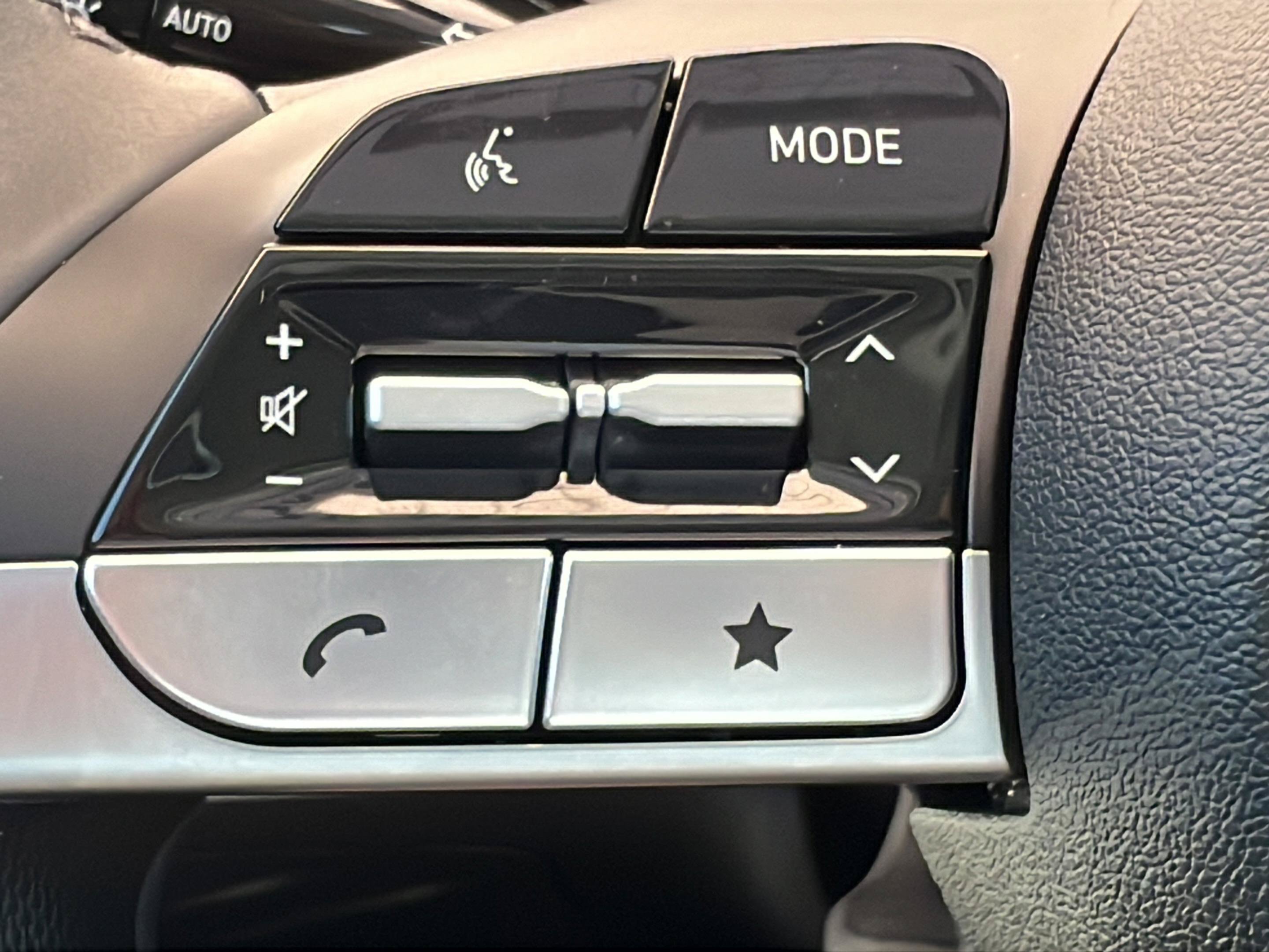 Certified 2025 Hyundai Elantra Limited FWD image 24