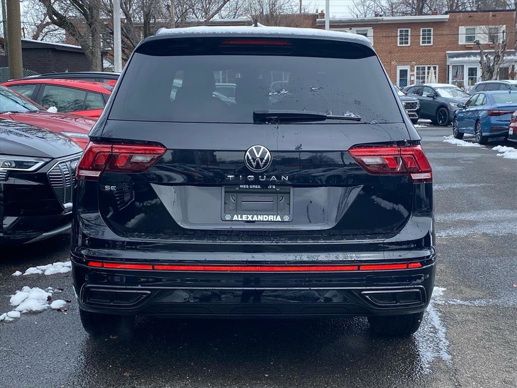 Certified 2022 Volkswagen Tiguan SE R-Line image 4
